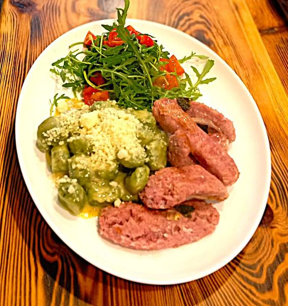 Platou cald cu Salsiccia Fripta 